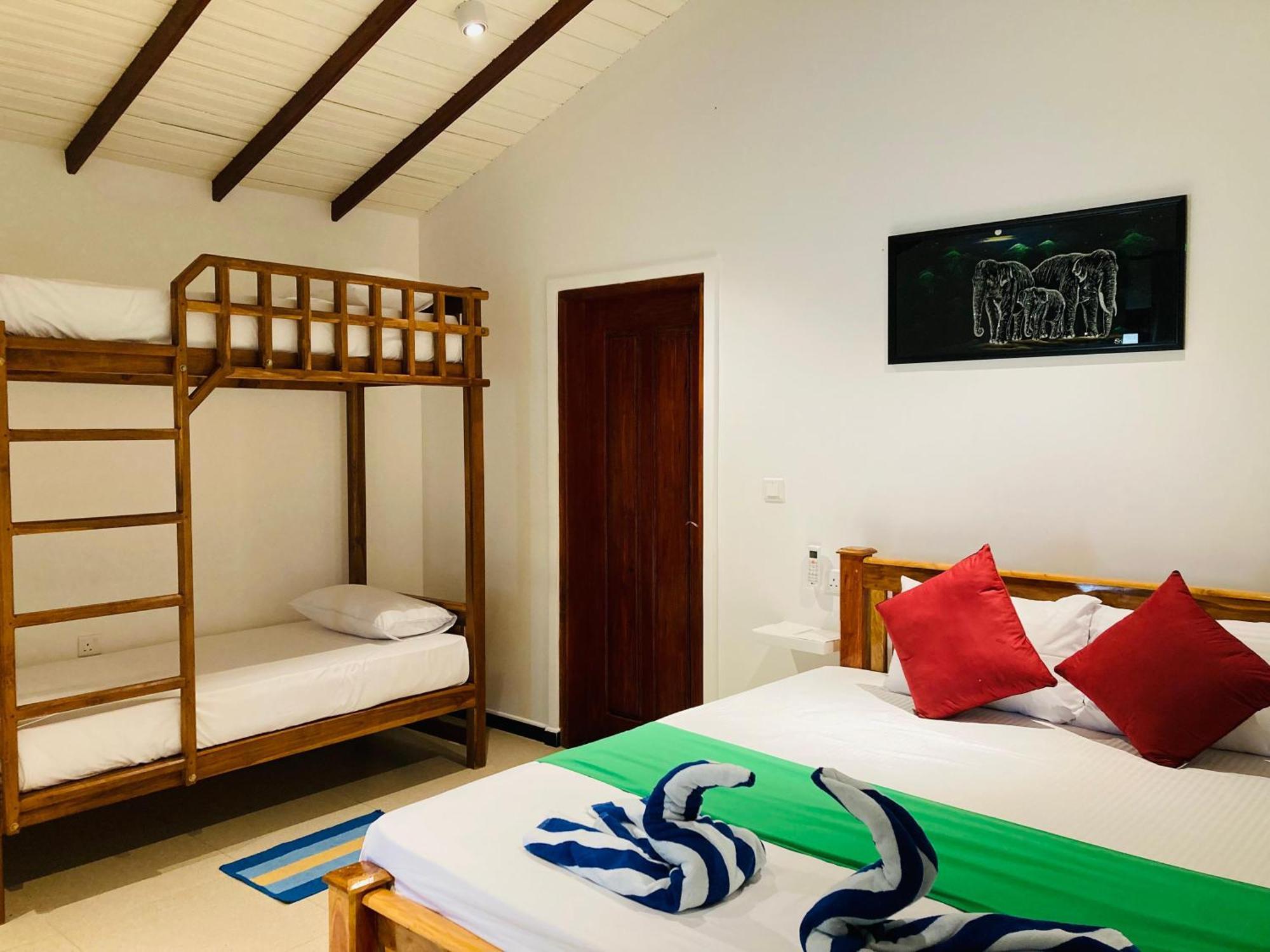Kirinda Paradise Yala Luaran gambar